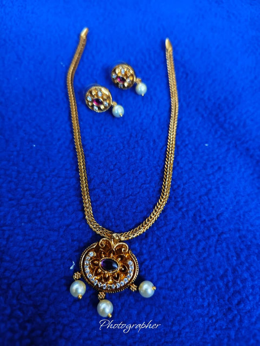 Elegant Designer Pendant Necklace Set for Women